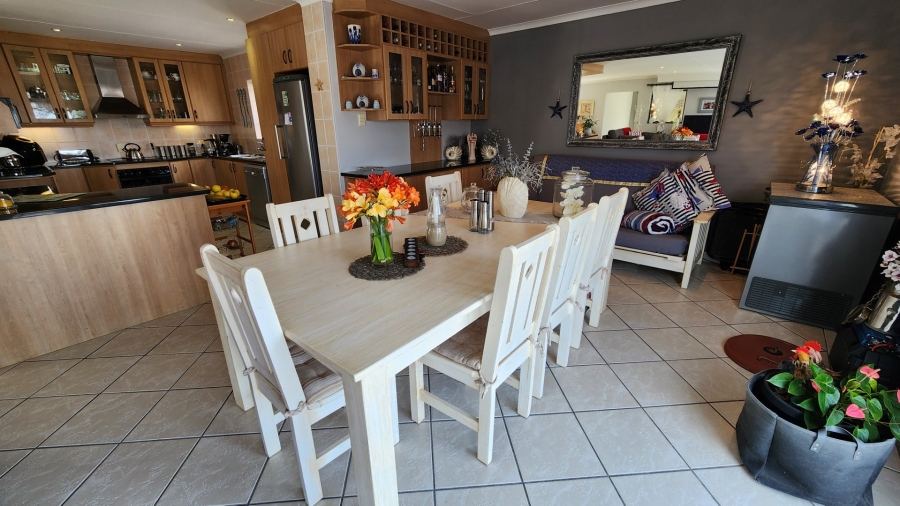 4 Bedroom Property for Sale in Menkenkop Western Cape